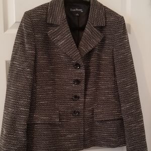 Two pieces suit with skirt